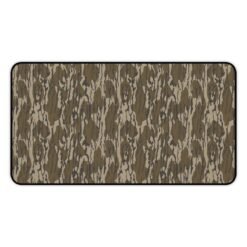 Hunter Camo Desk Mat: Rugged Style & Precision Tracking || Elevate Your Workspace with Non-Slip Camo Desk Mat for Gamers