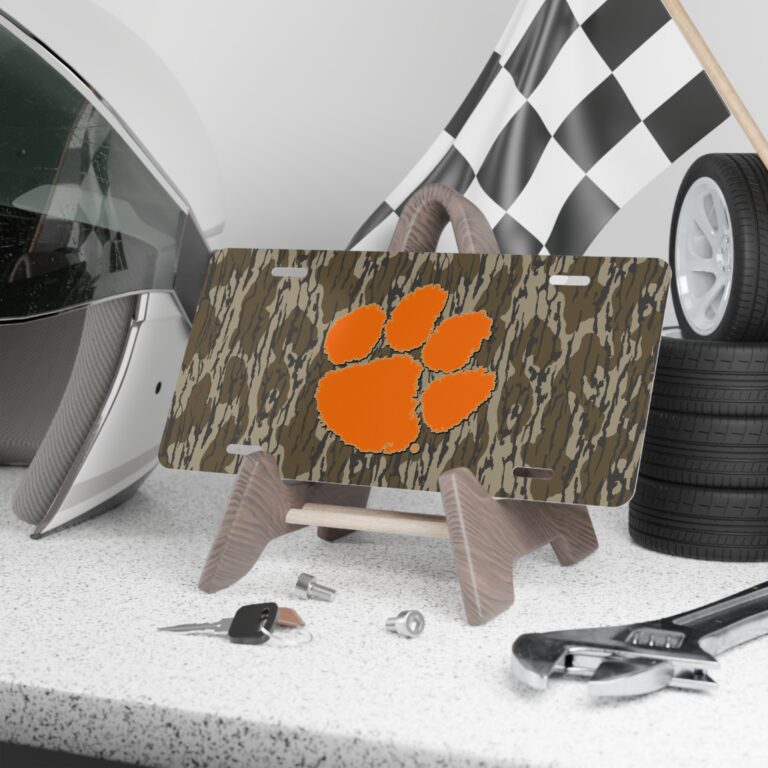 Cover Empty Brackets with Hunter Camo Paw Vanity Plate