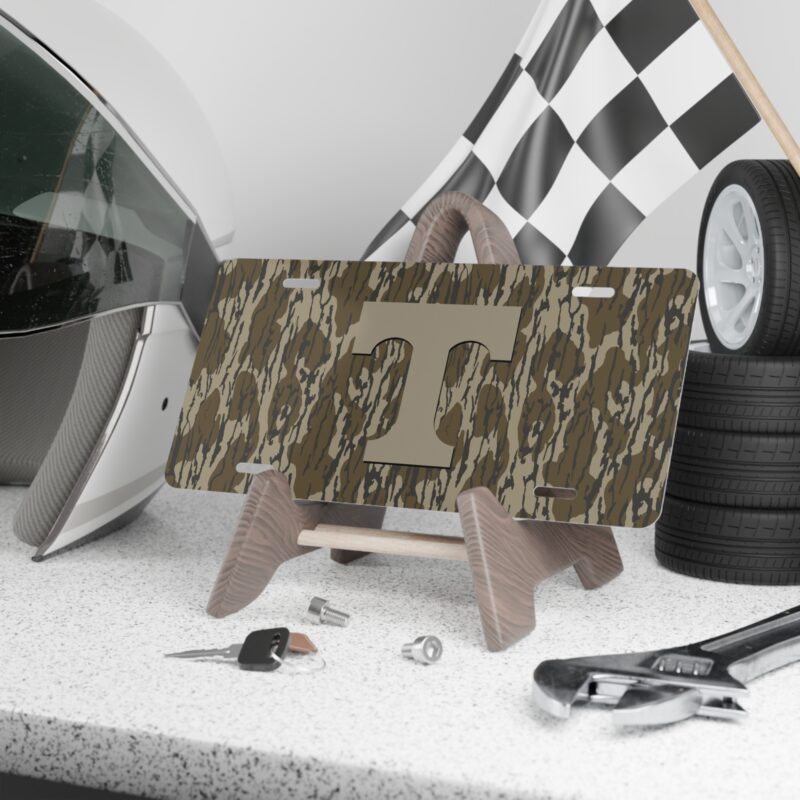 Weatherproof Hunter Camo Front Vanity Plate for Trucks
